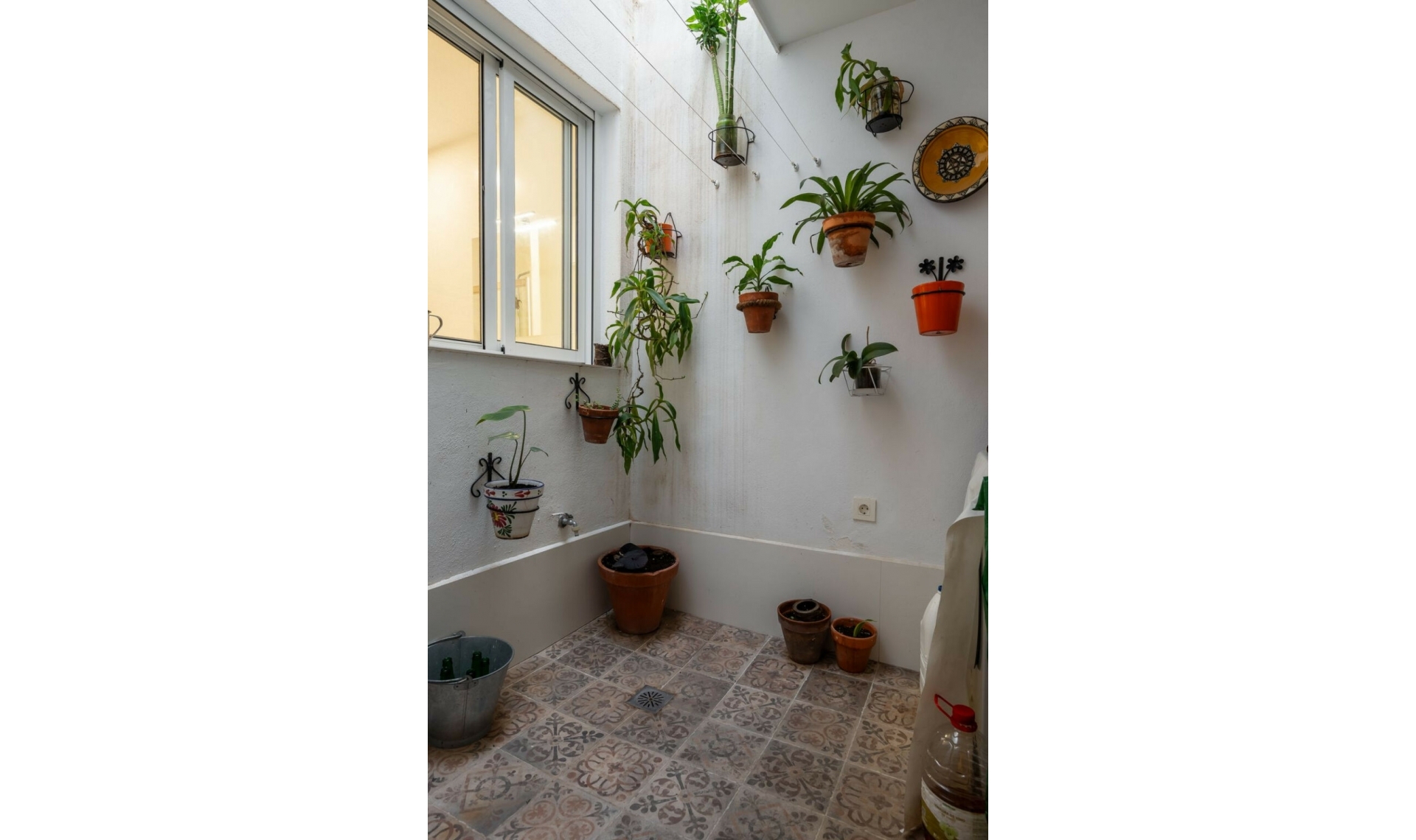 Resale - House -
Estepona