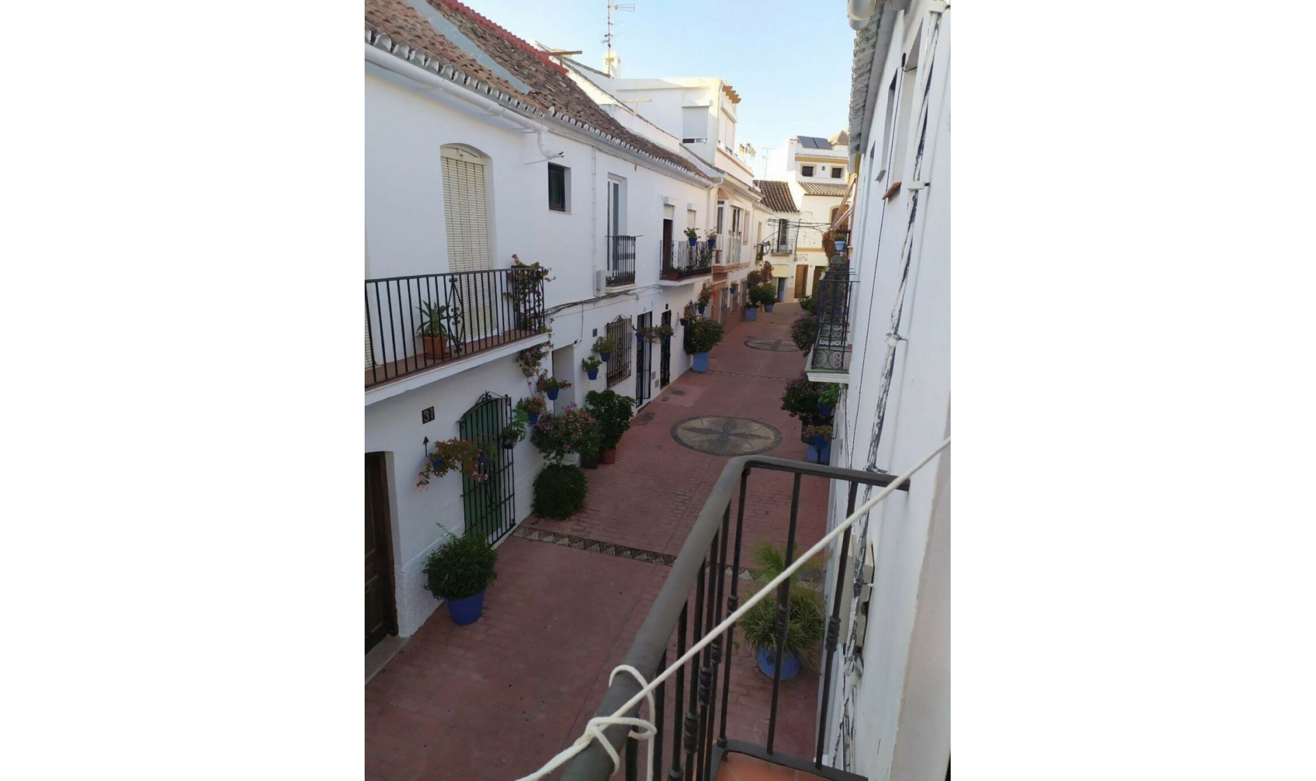 Resale - House -
Estepona