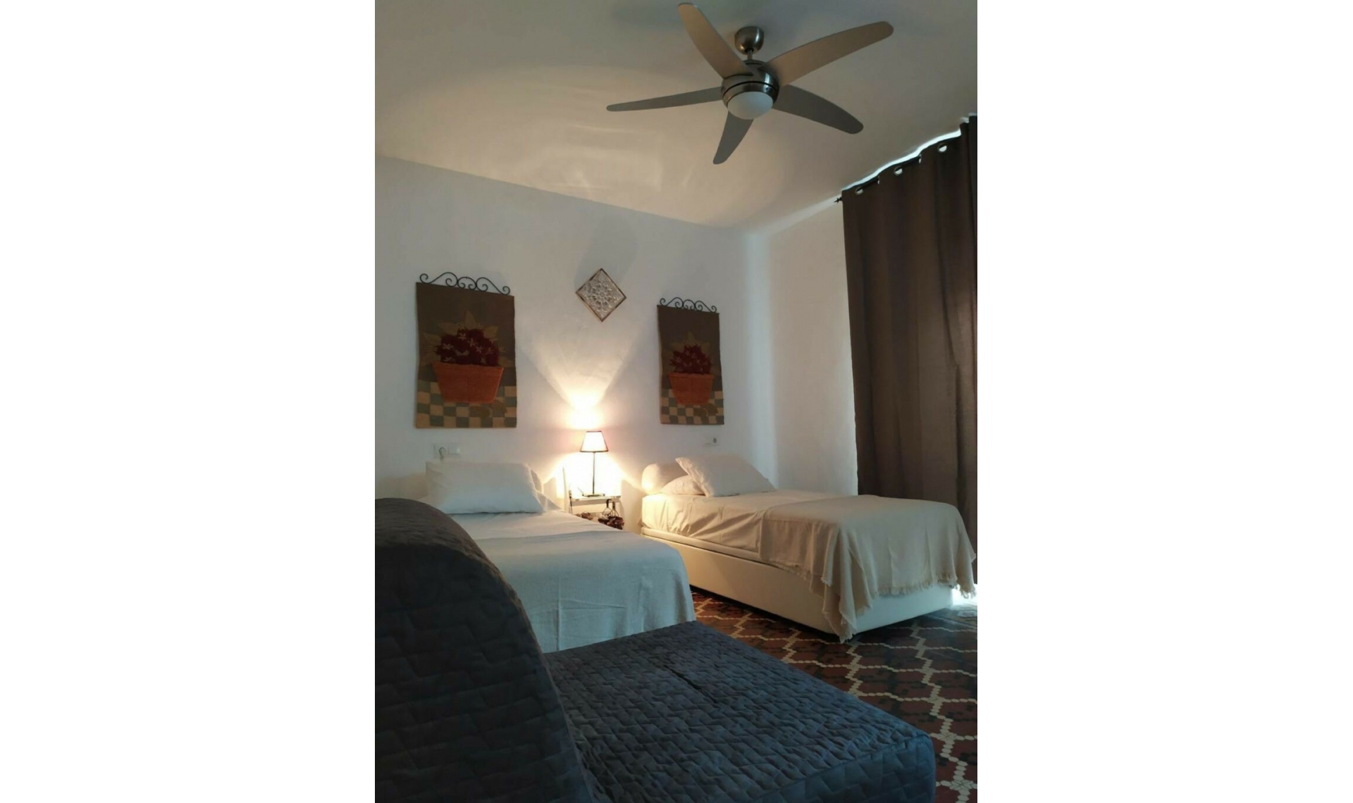 Resale - House -
Estepona