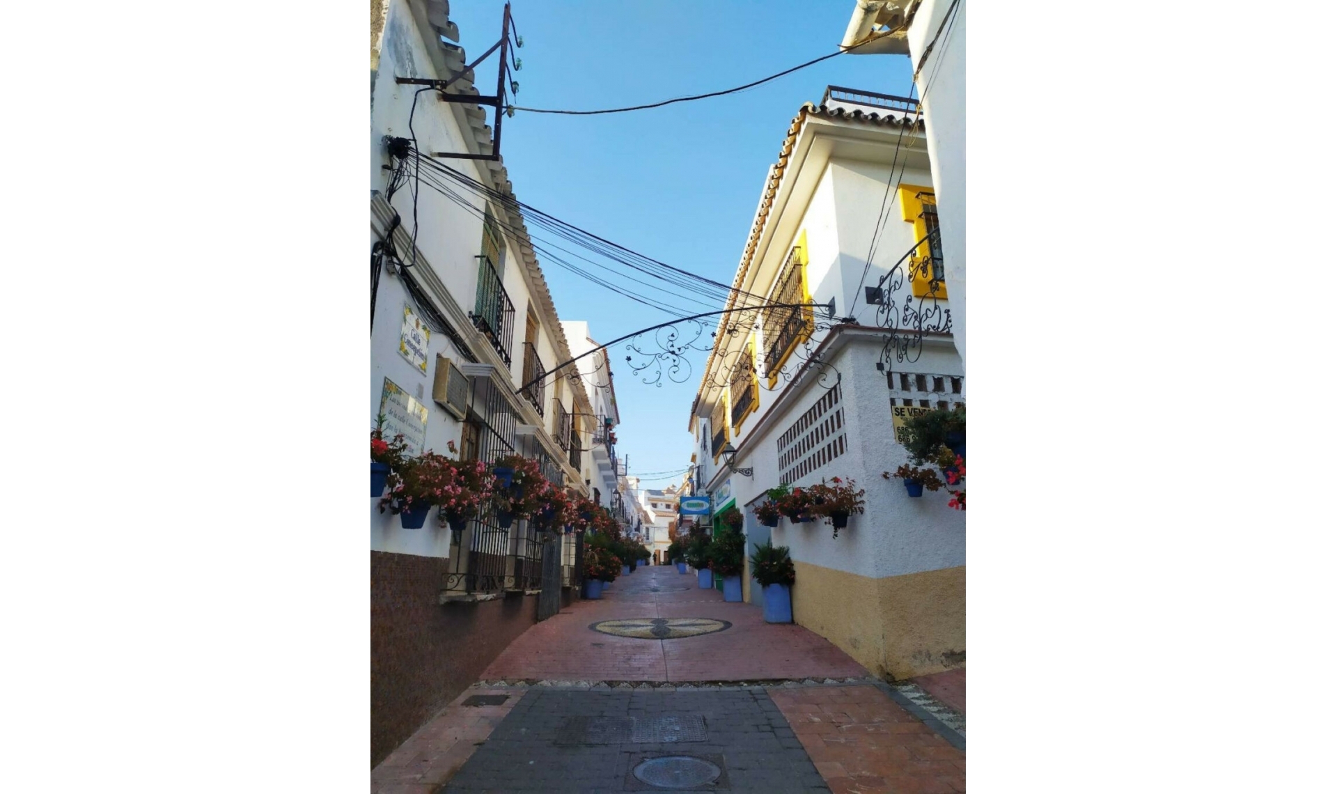 Resale - House -
Estepona