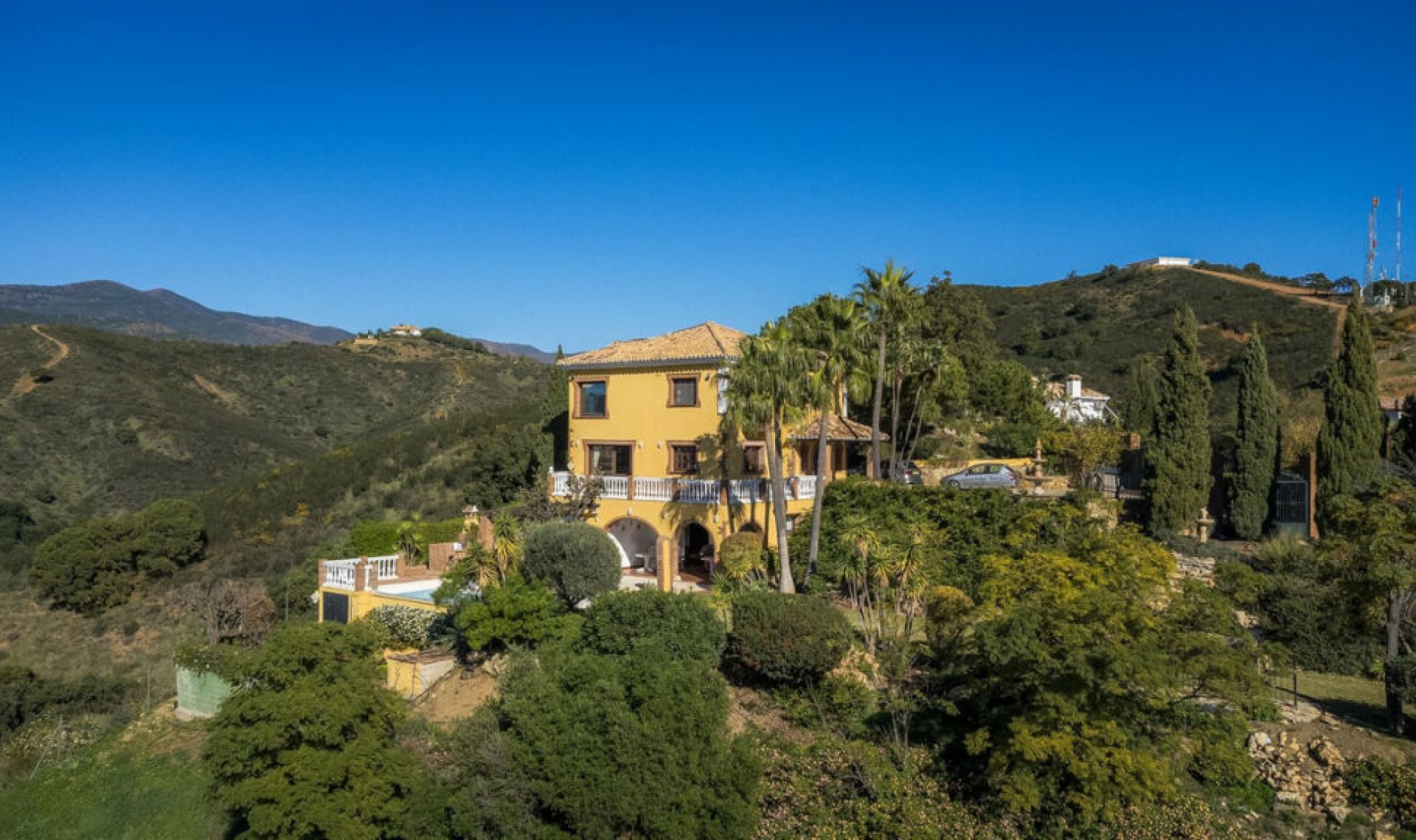 Resale - House -
Estepona