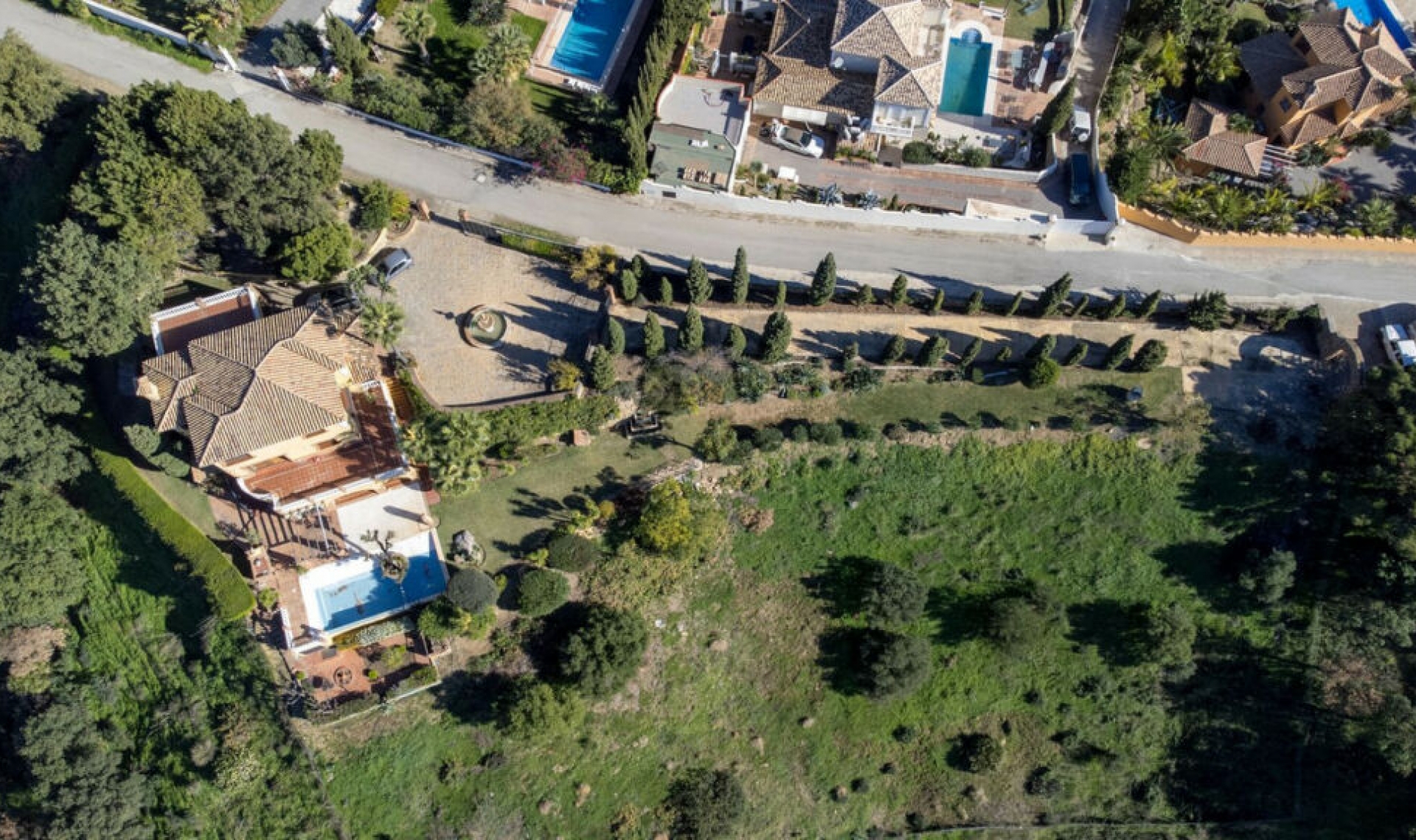 Resale - House -
Estepona