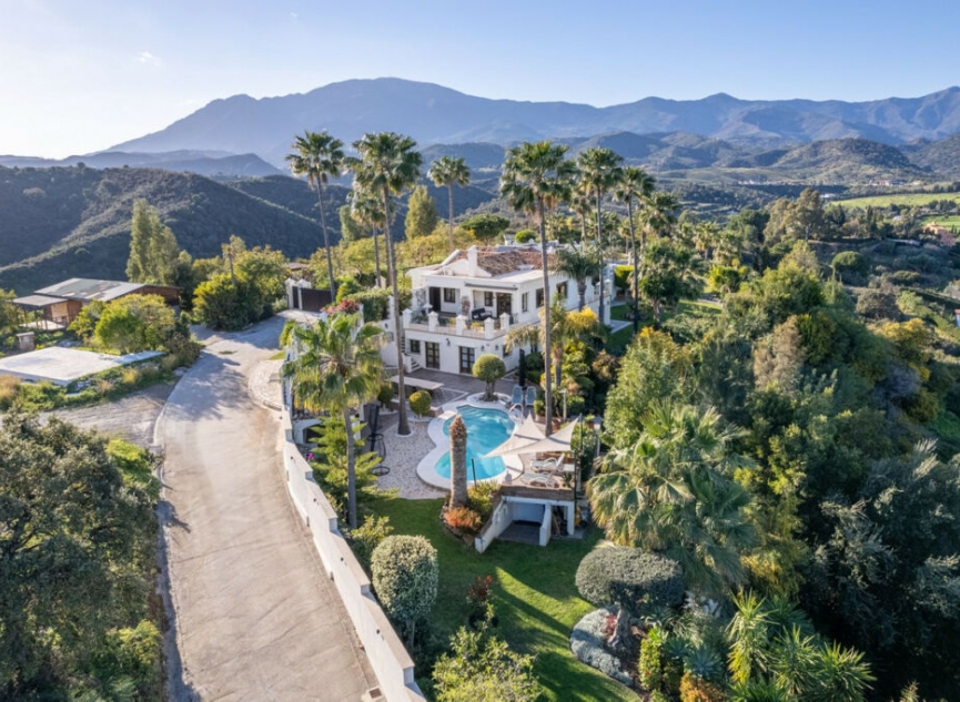 Resale - House -
Estepona