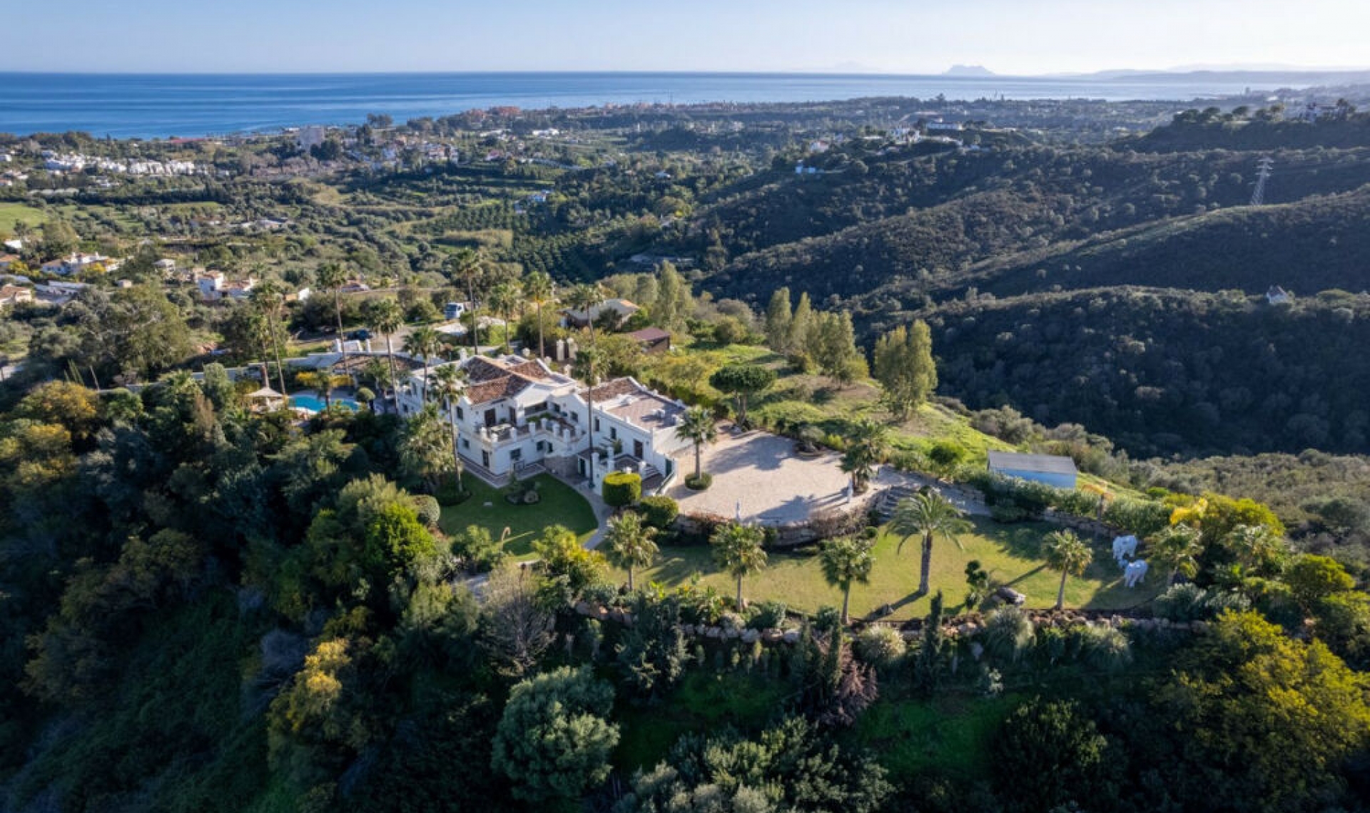 Resale - House -
Estepona