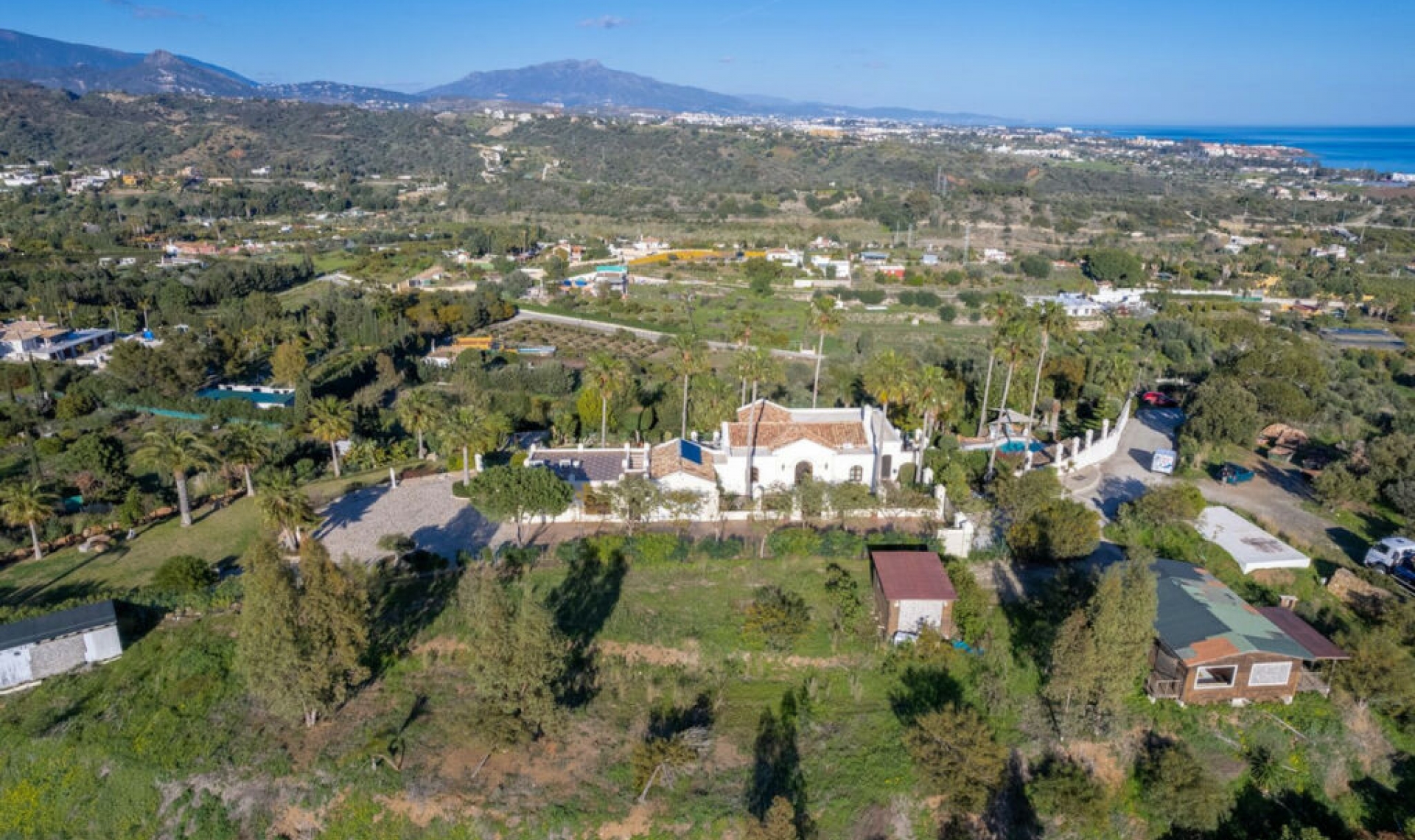 Resale - House -
Estepona
