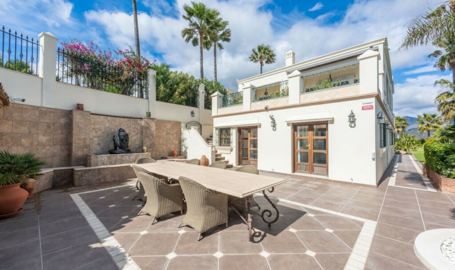 Resale - House -
Estepona