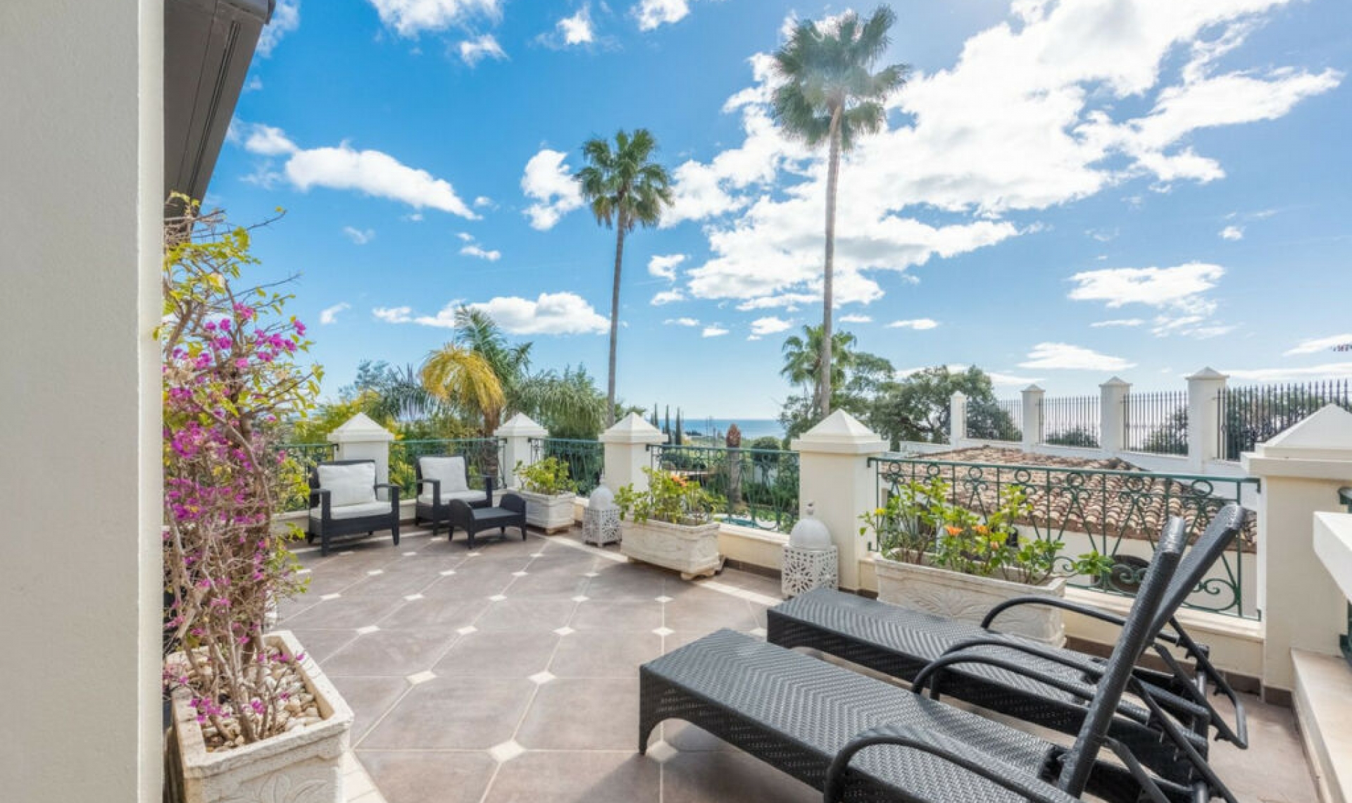 Resale - House -
Estepona