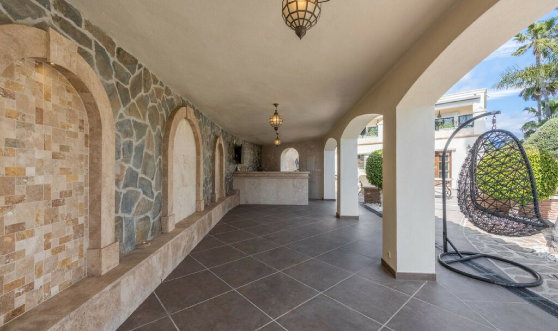 Resale - House -
Estepona