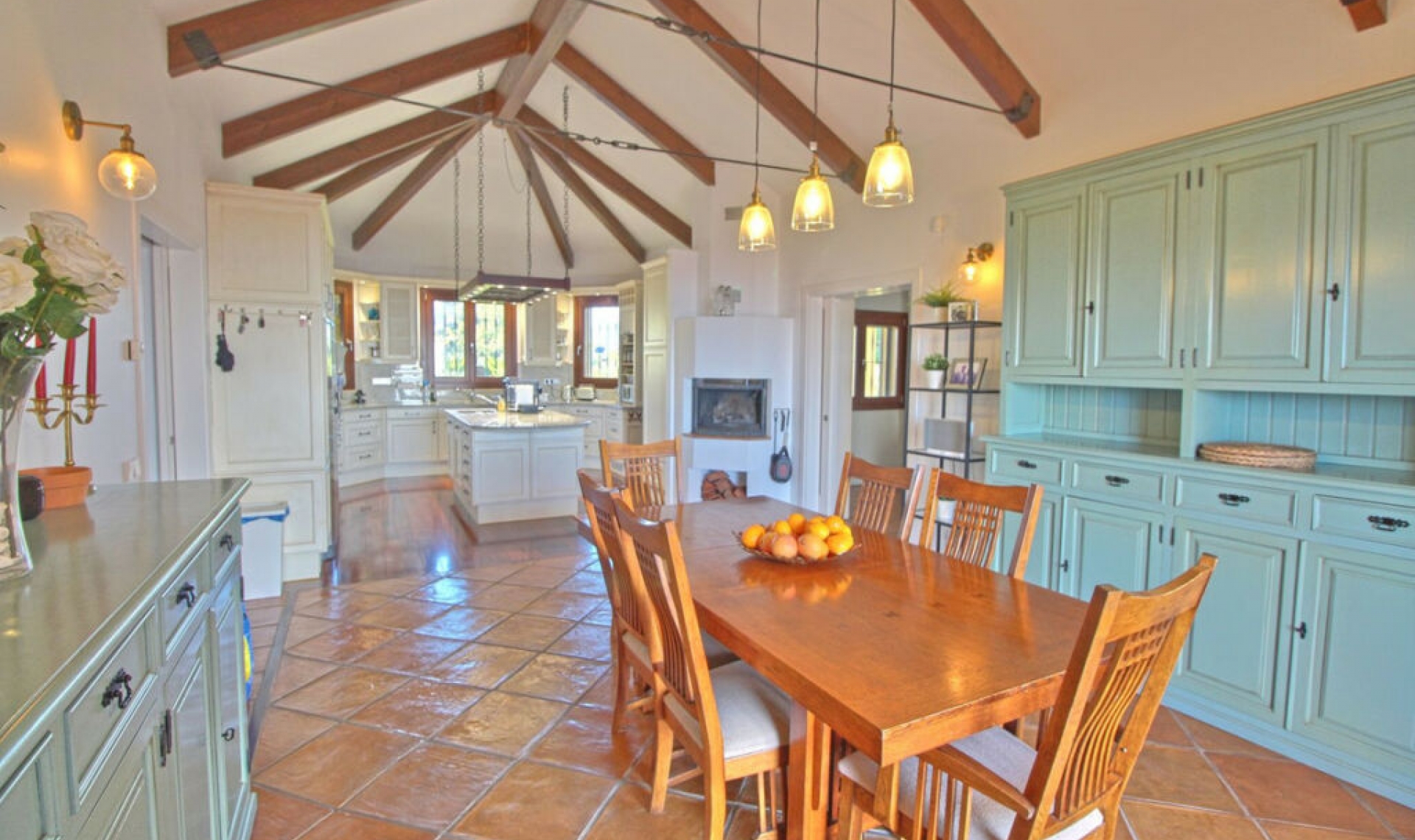 Resale - House -
Estepona