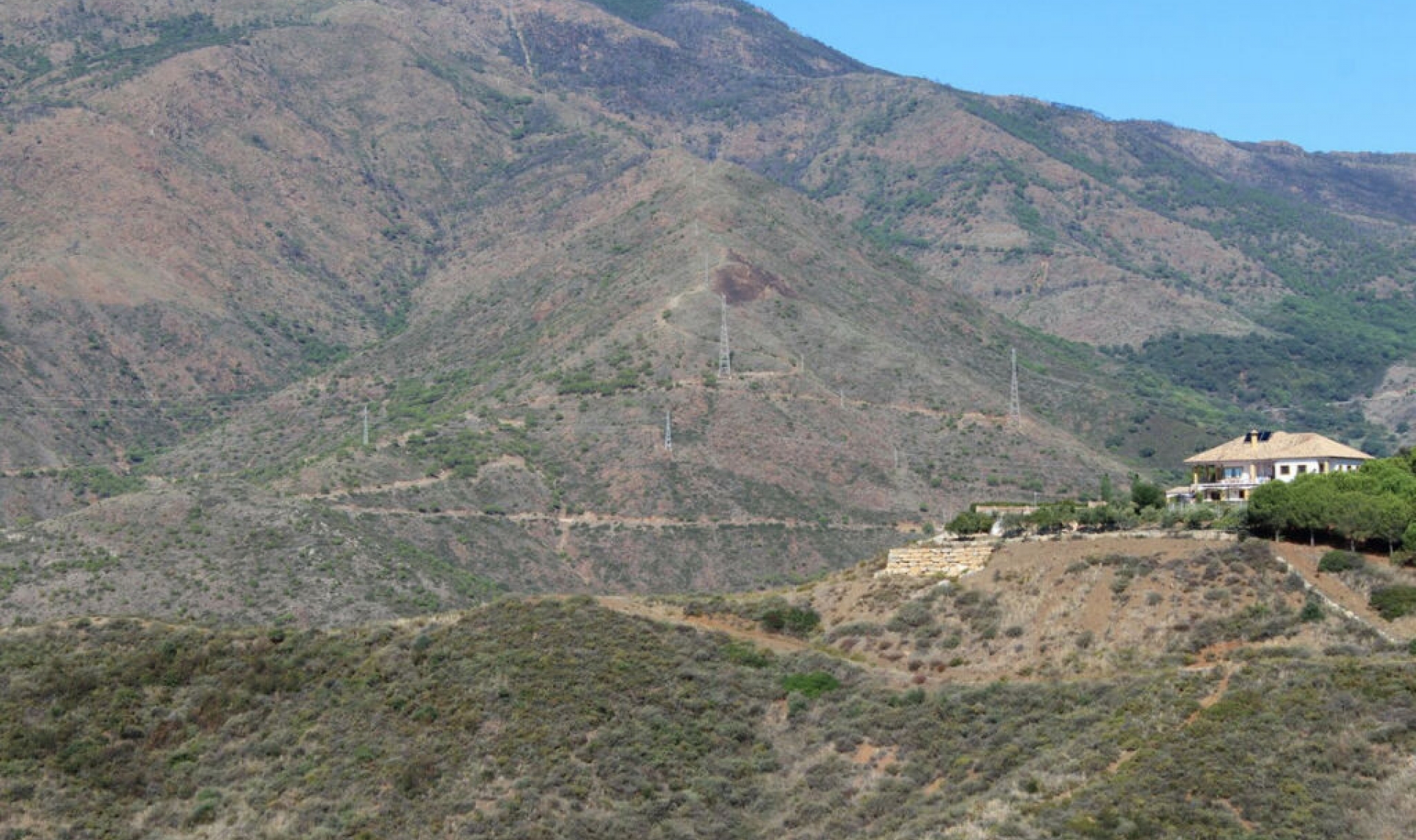 Resale - House -
Estepona