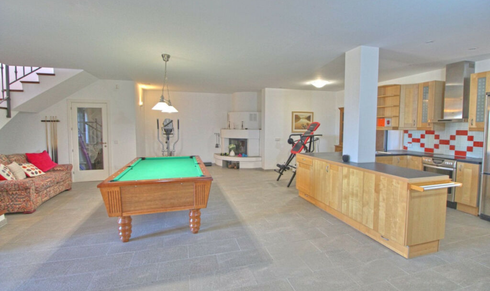 Resale - House -
Estepona