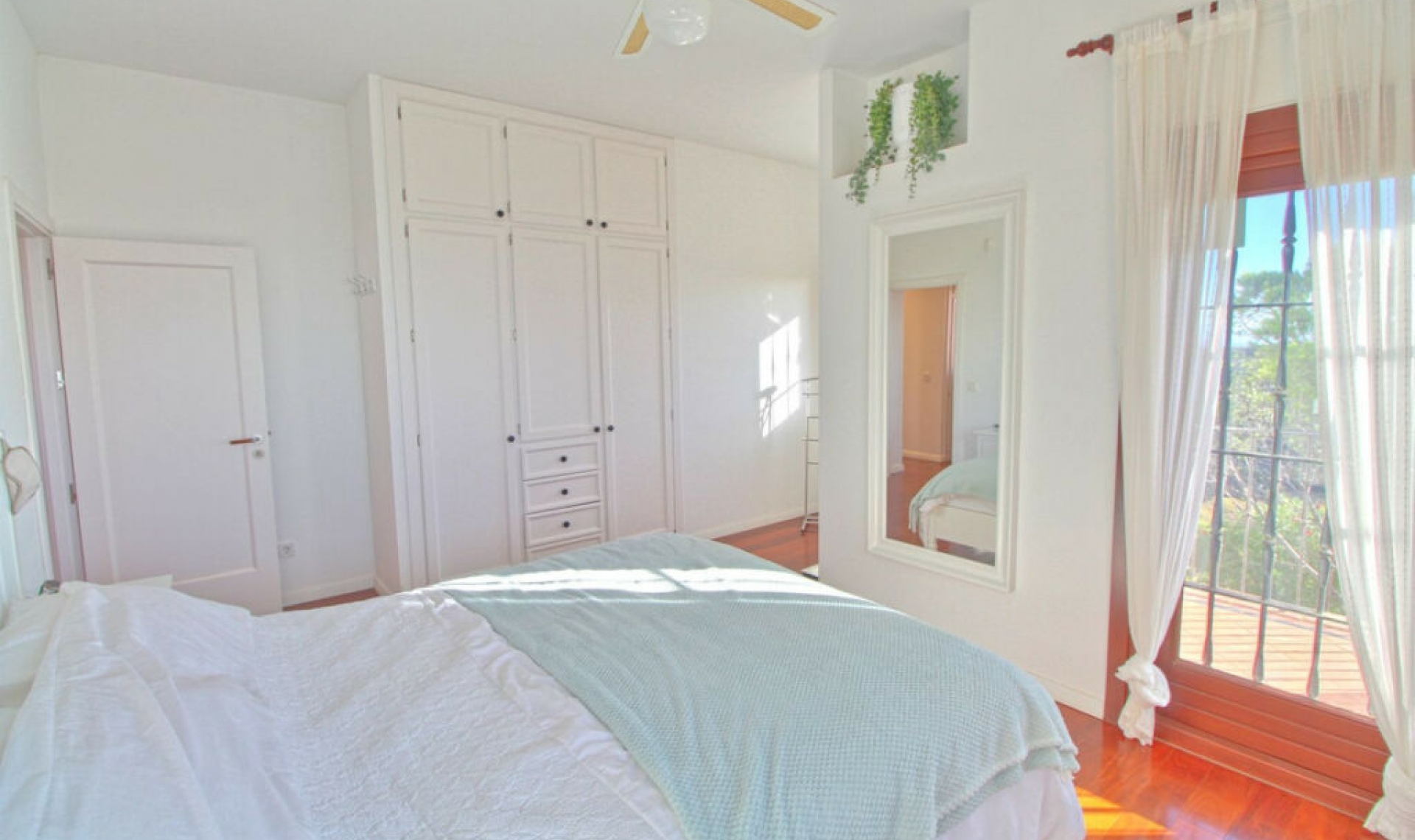 Resale - House -
Estepona