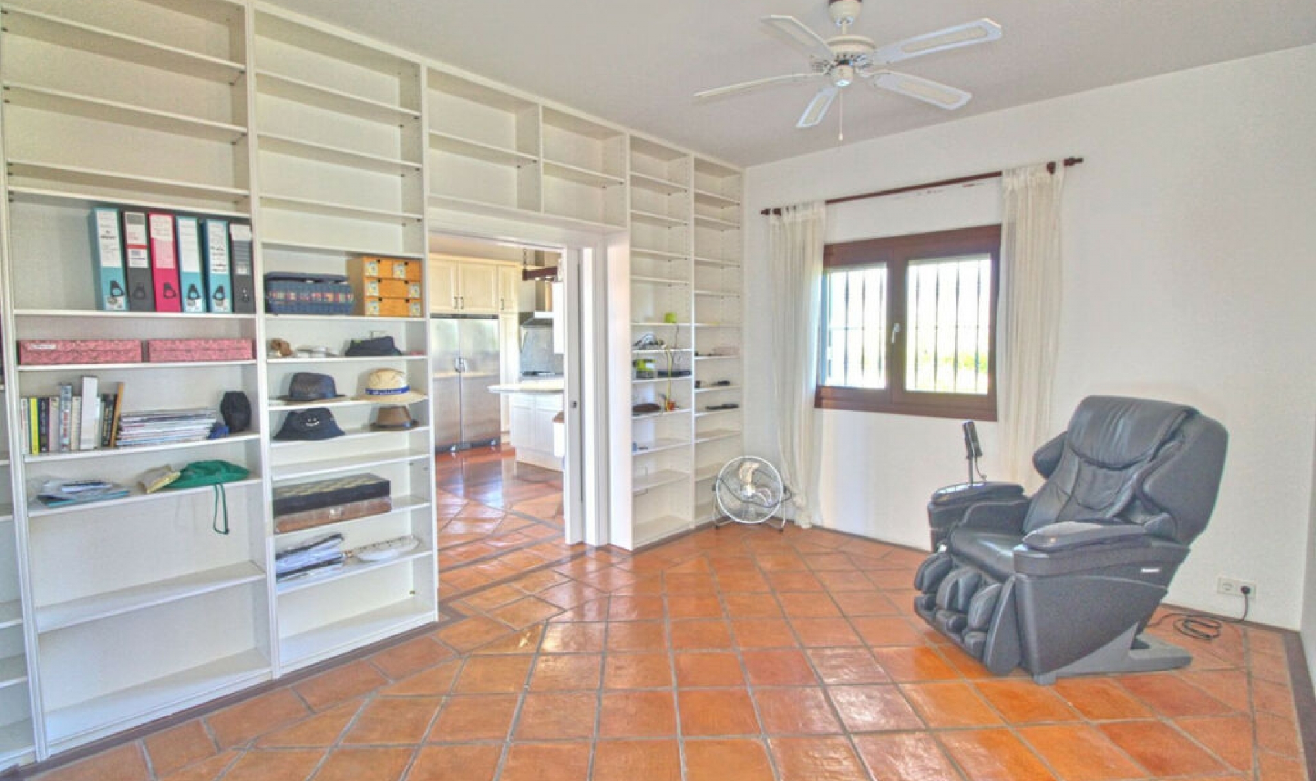 Resale - House -
Estepona