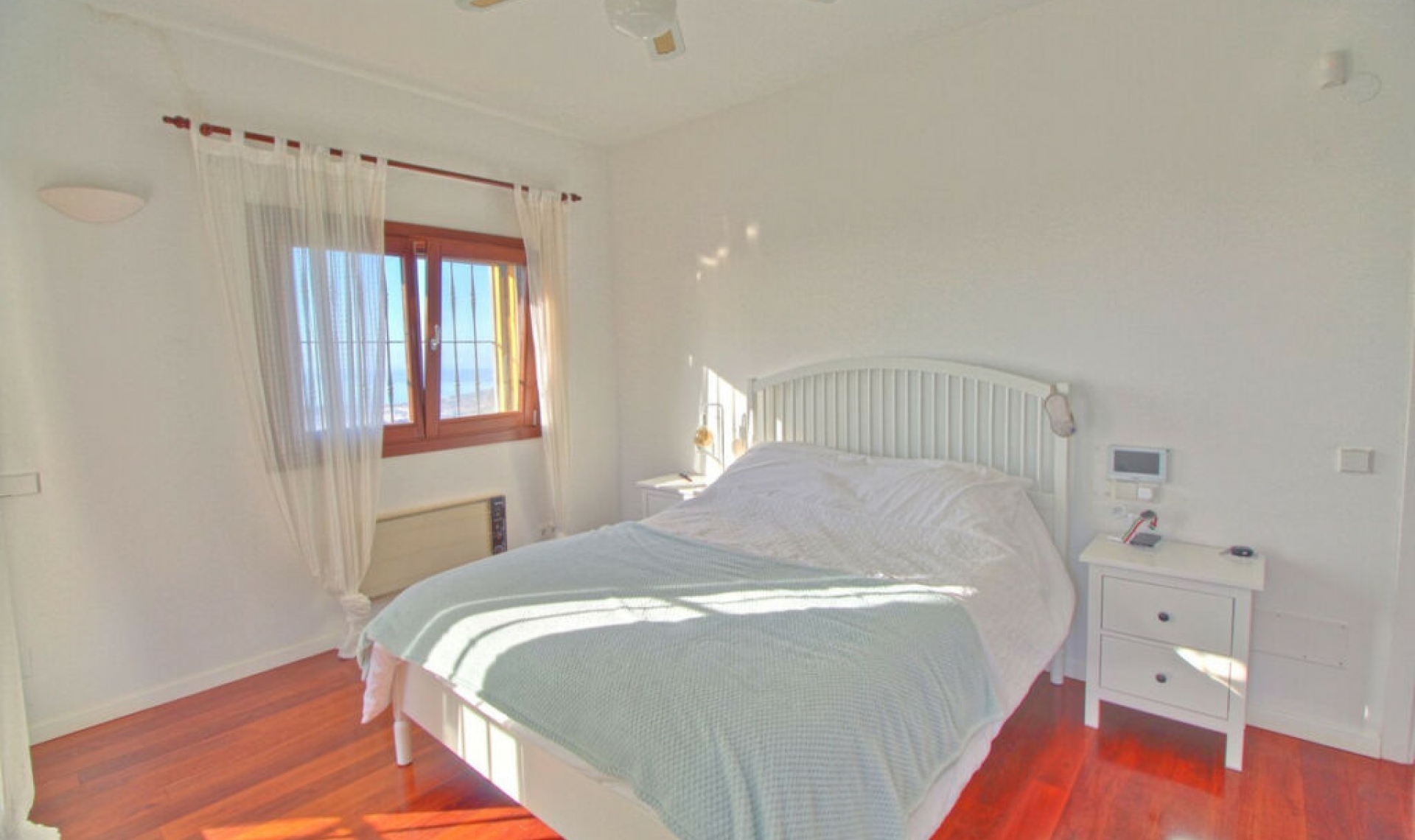 Resale - House -
Estepona