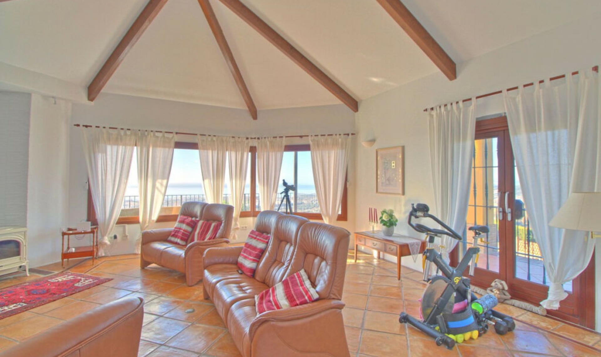 Resale - House -
Estepona