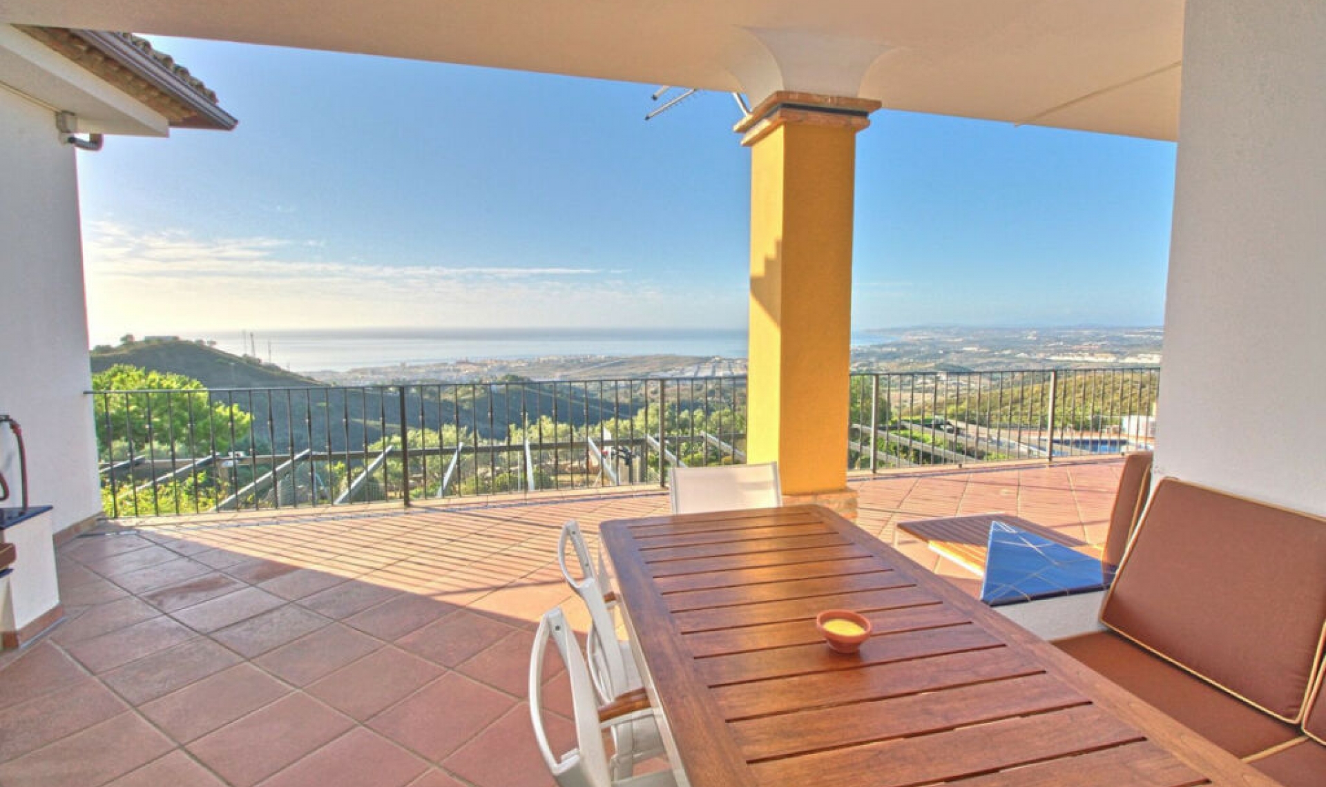 Resale - House -
Estepona