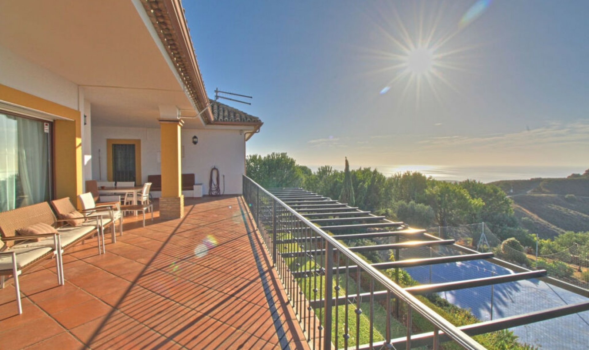 Resale - House -
Estepona