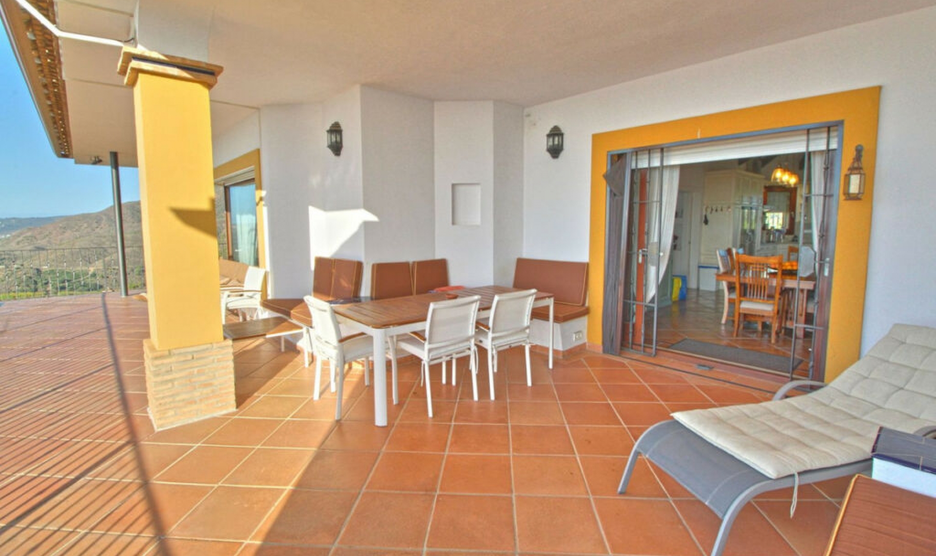 Resale - House -
Estepona