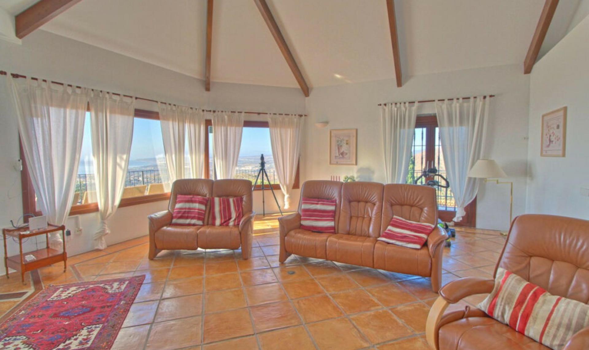 Resale - House -
Estepona