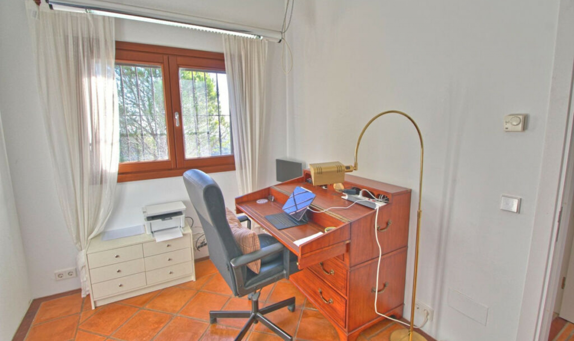 Resale - House -
Estepona