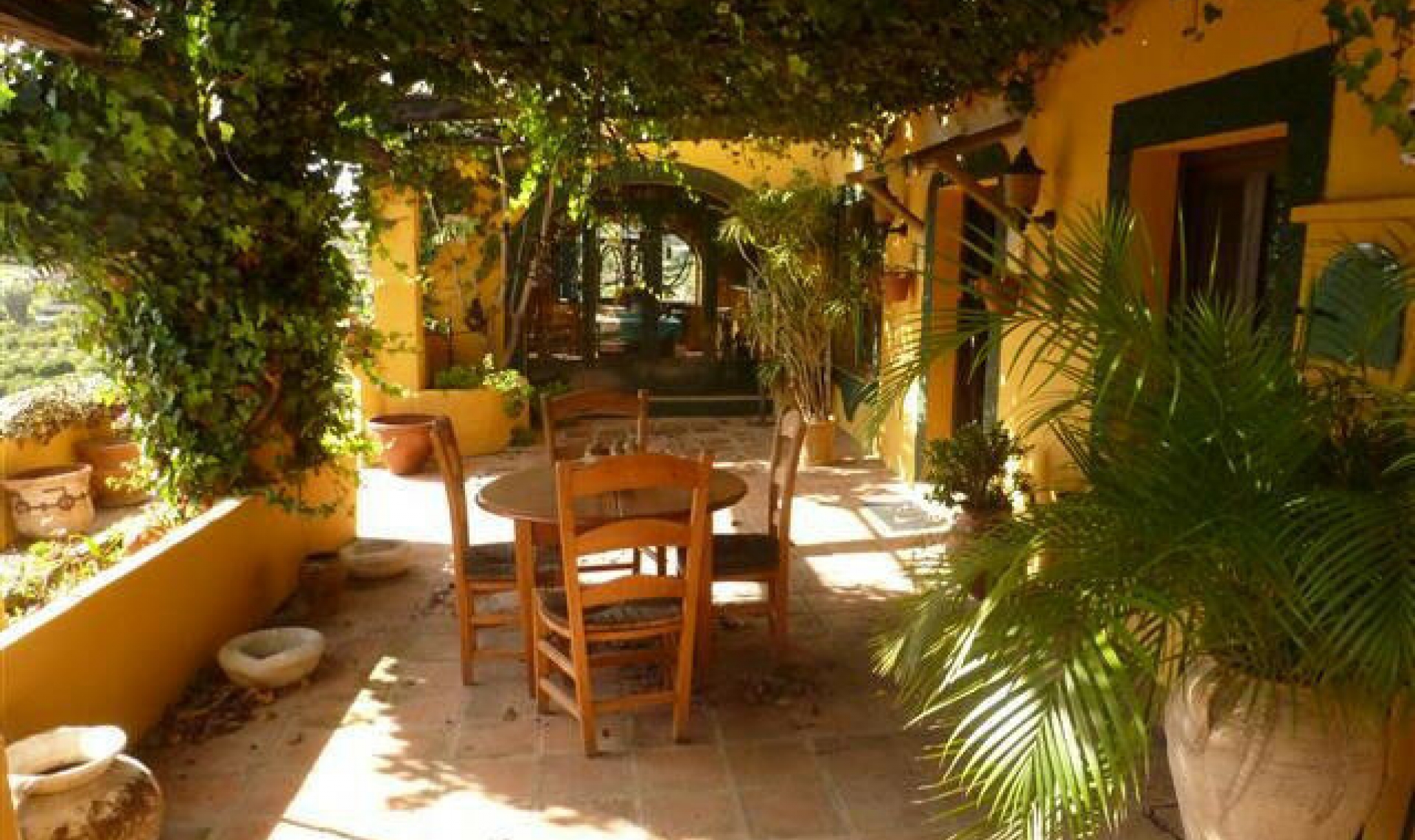Resale - House -
Estepona