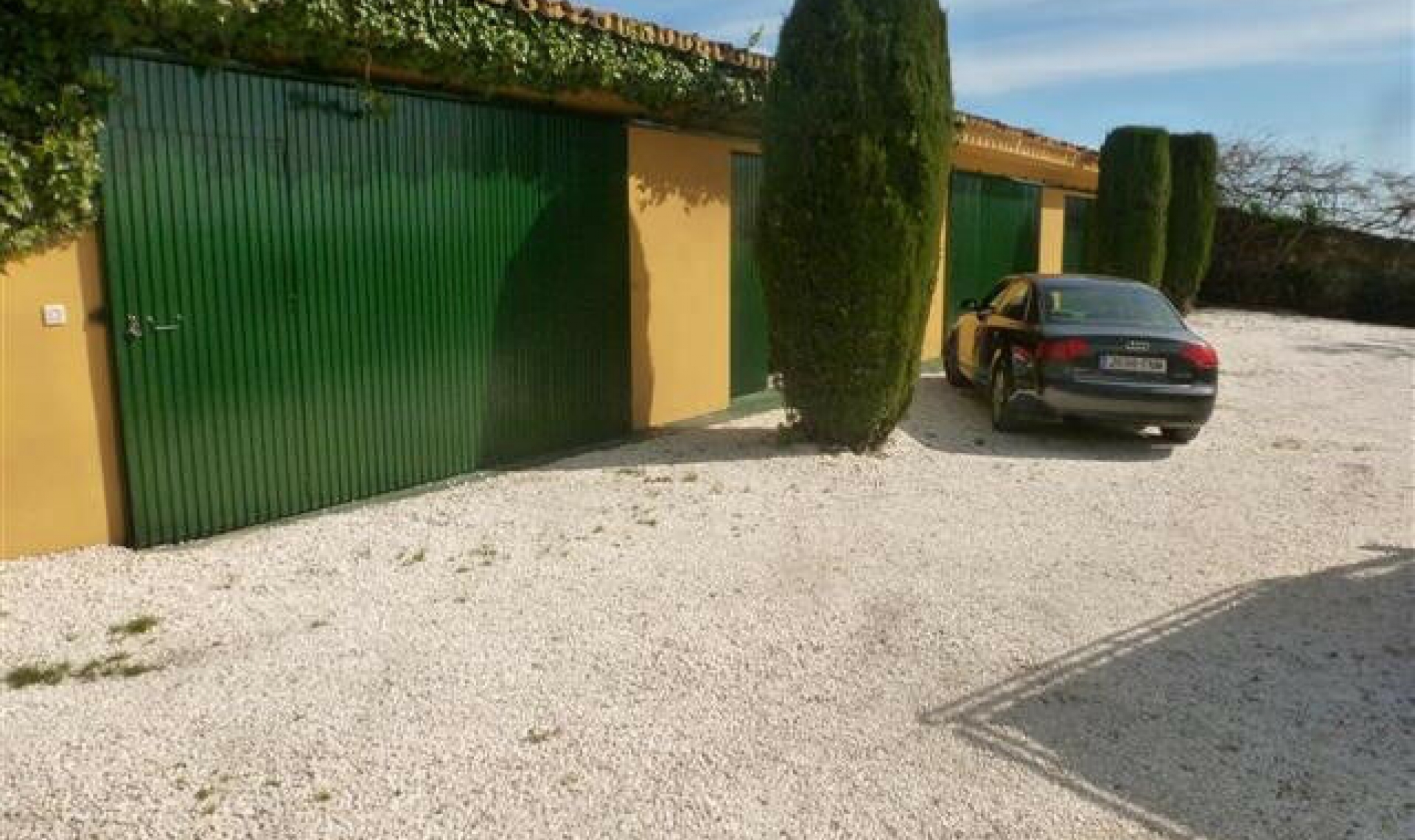 Resale - House -
Estepona