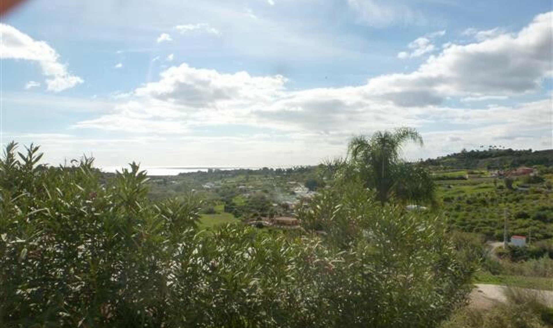 Resale - House -
Estepona