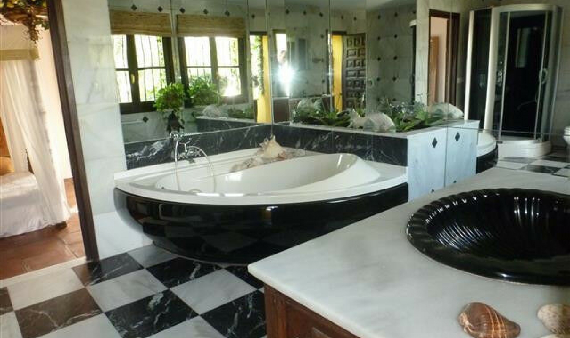 Resale - House -
Estepona