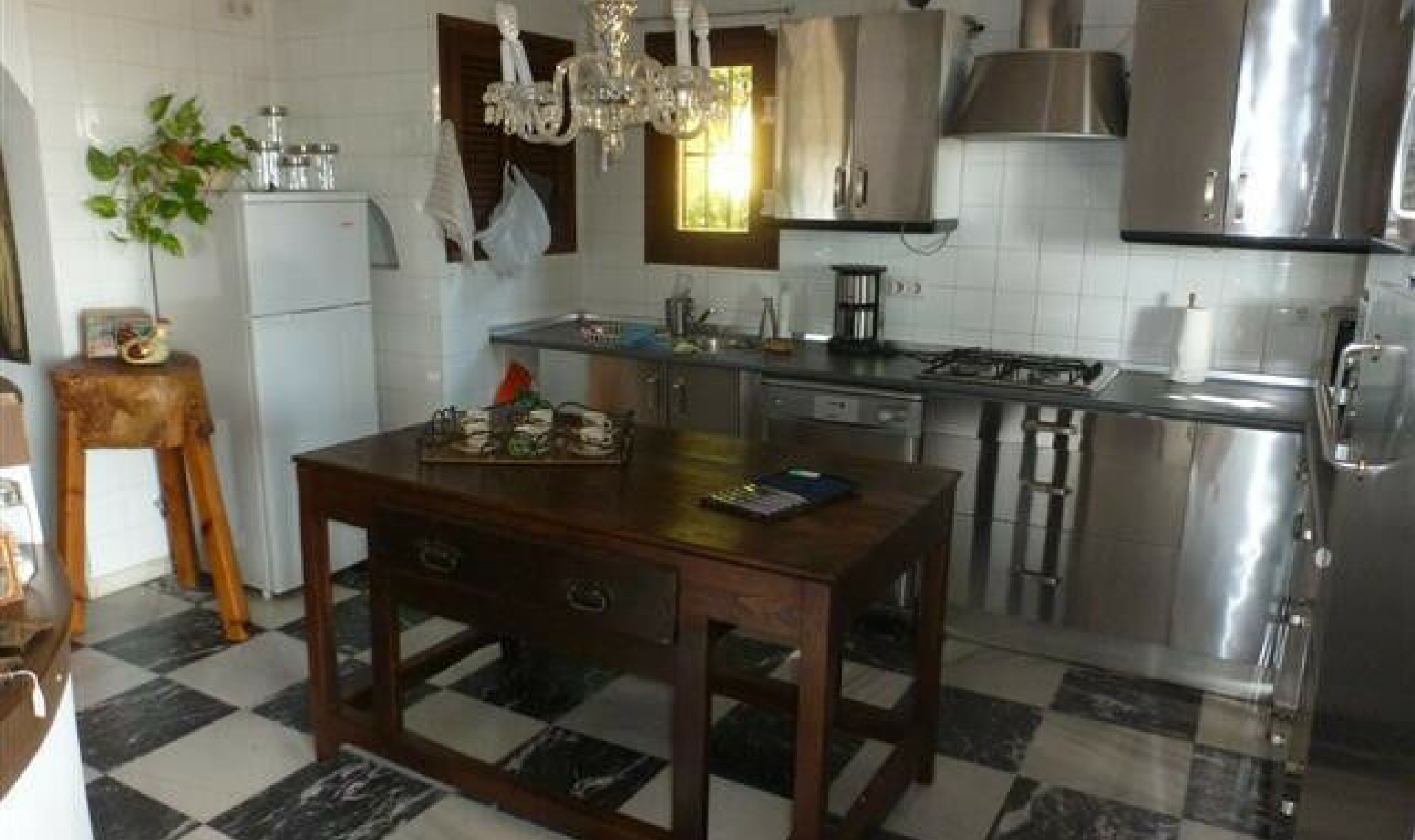 Resale - House -
Estepona