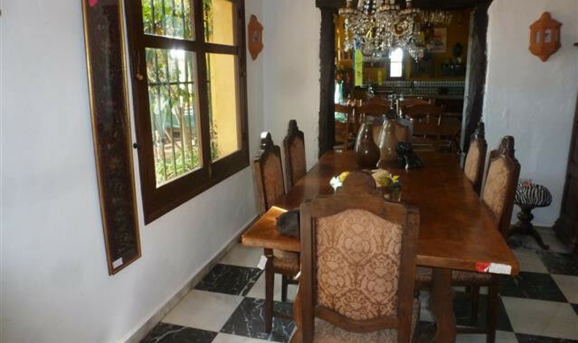 Resale - House -
Estepona