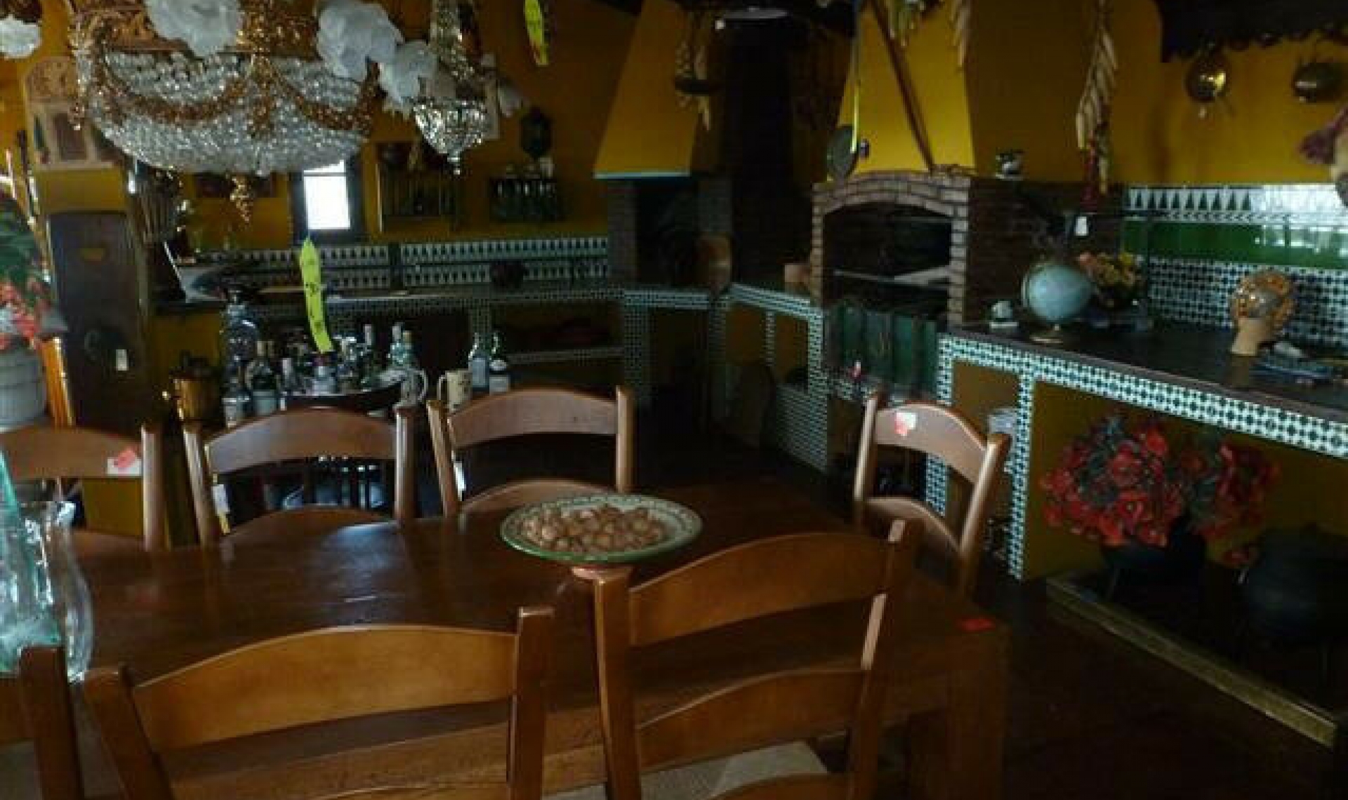 Resale - House -
Estepona