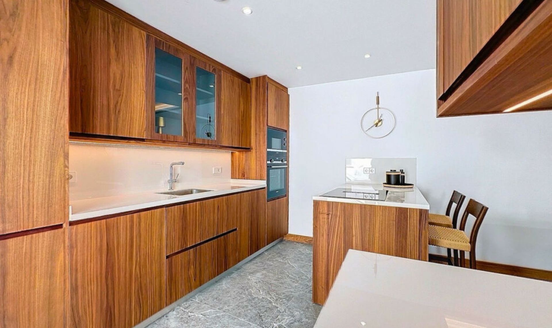 Resale - House -
Estepona
