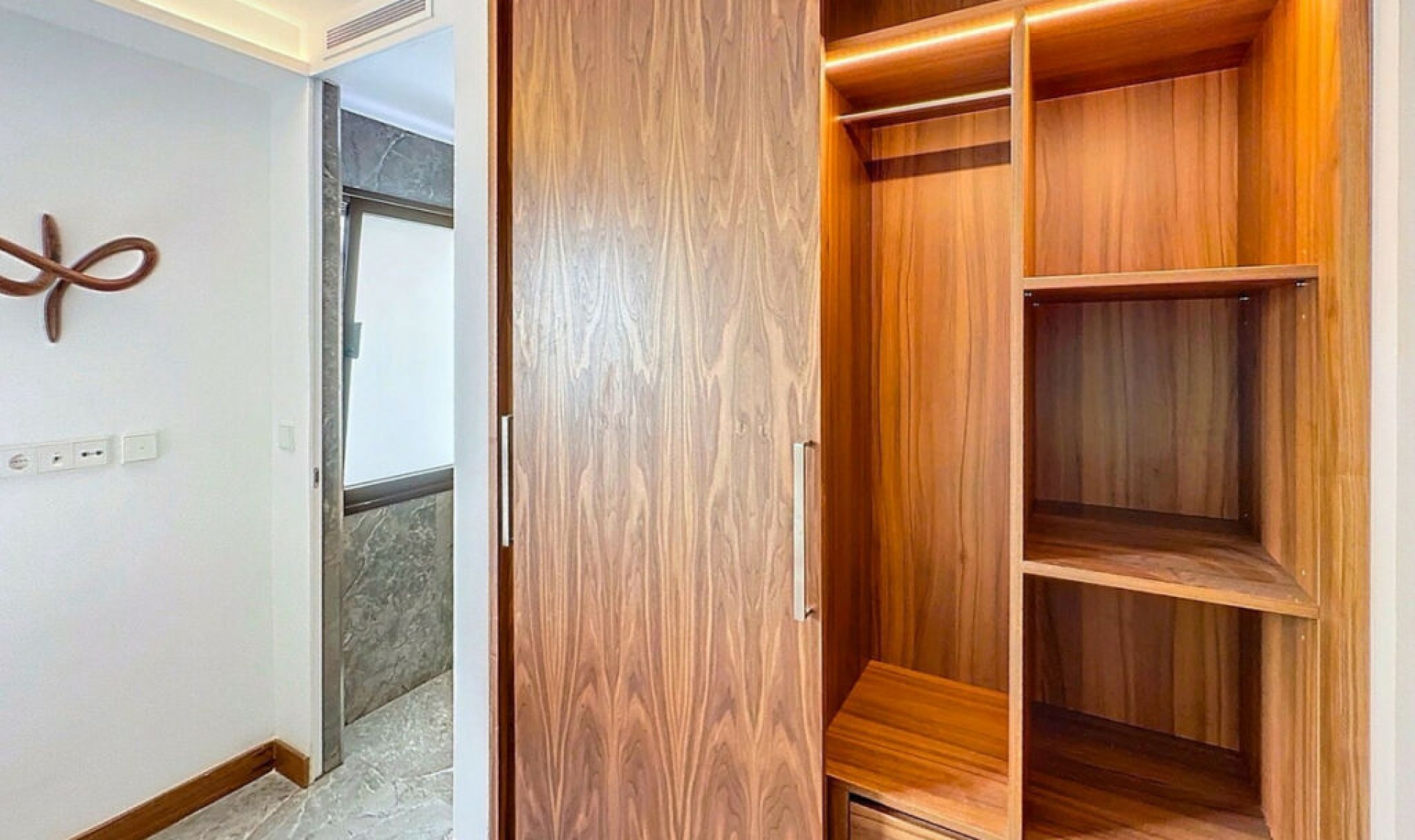 Resale - House -
Estepona