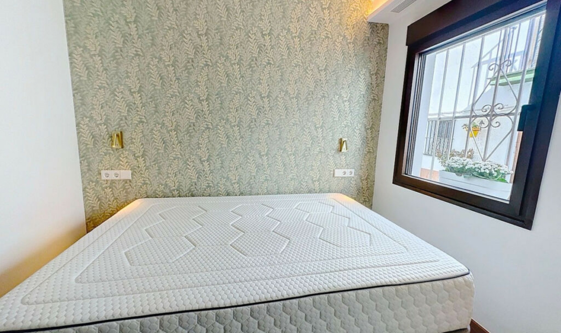 Resale - House -
Estepona