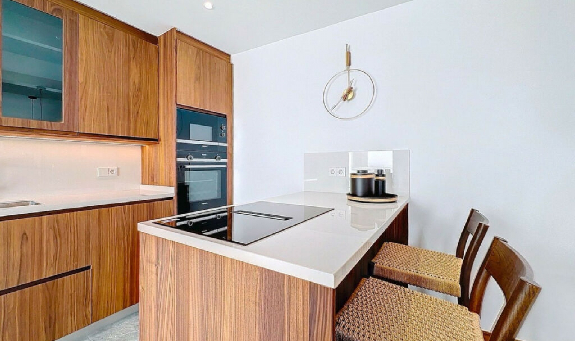 Resale - House -
Estepona