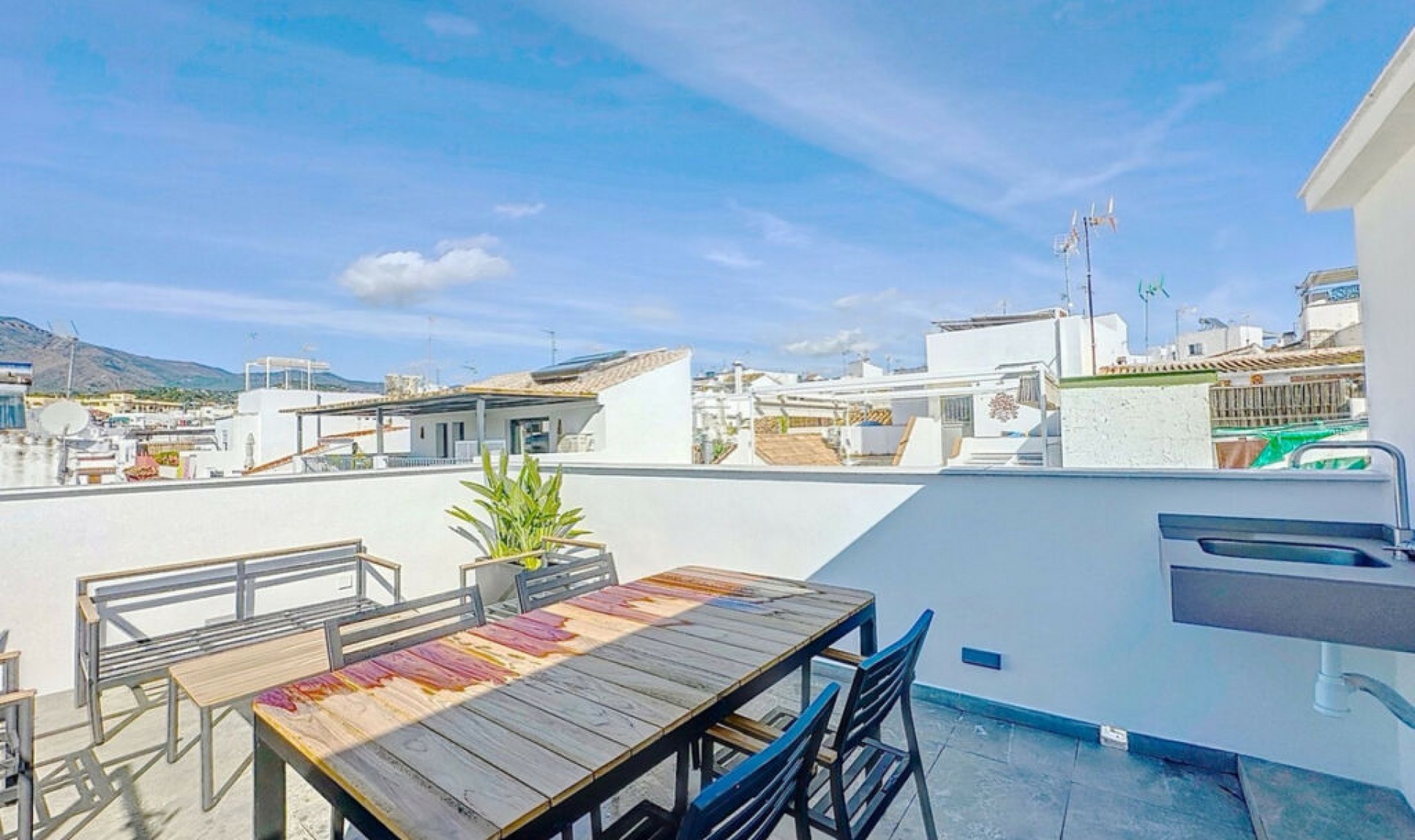 Resale - House -
Estepona