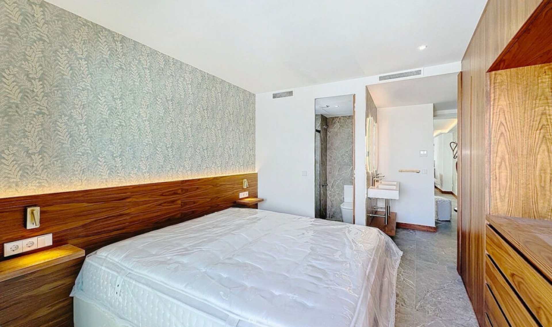 Resale - House -
Estepona