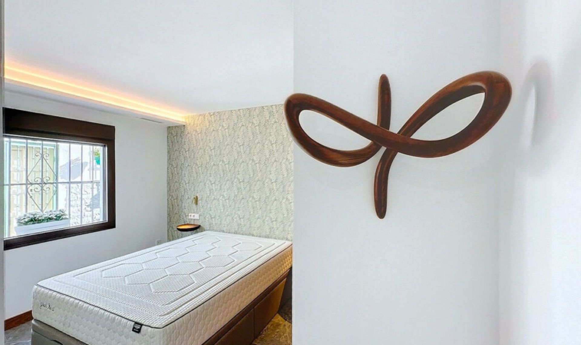 Resale - House -
Estepona