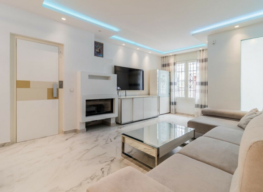 Resale - House -
Estepona