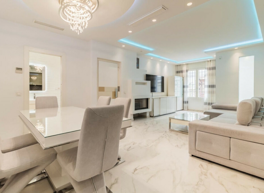 Resale - House -
Estepona