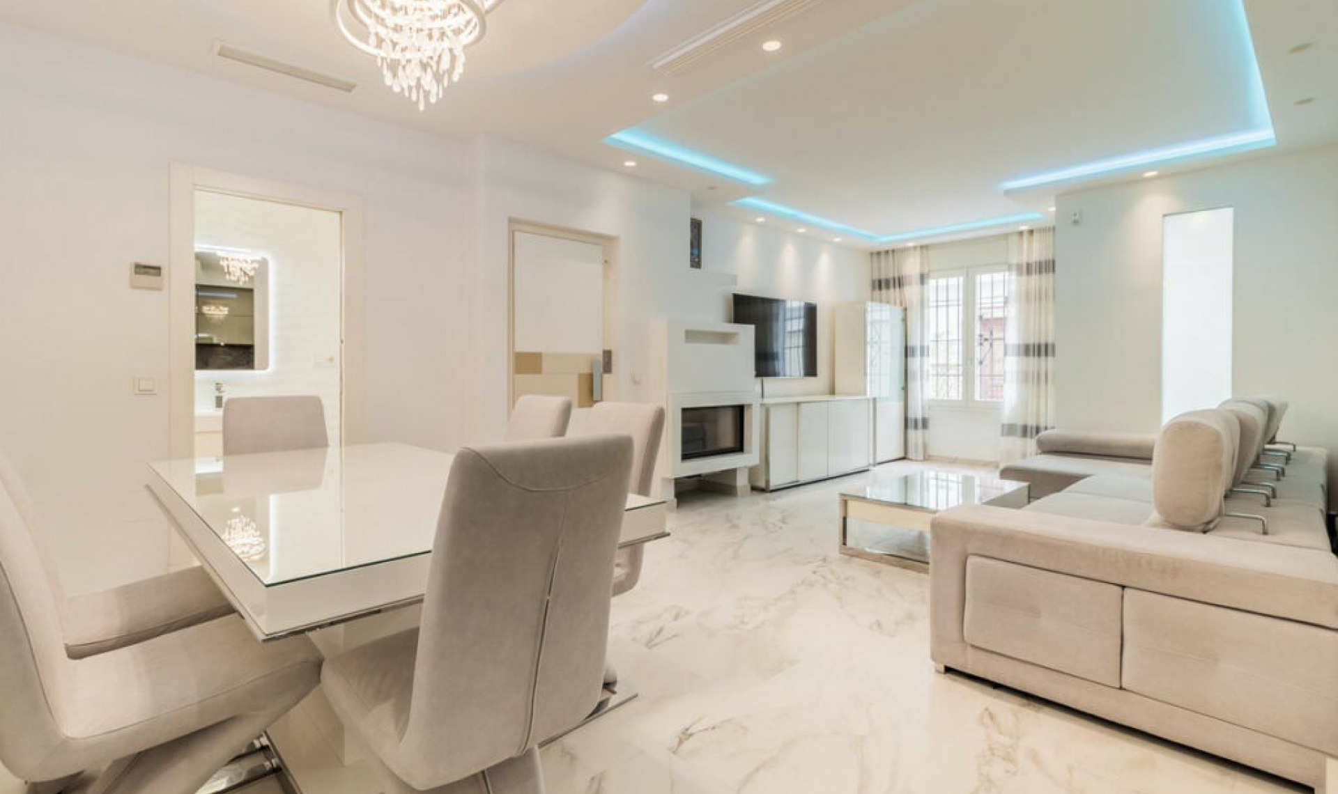 Resale - House -
Estepona