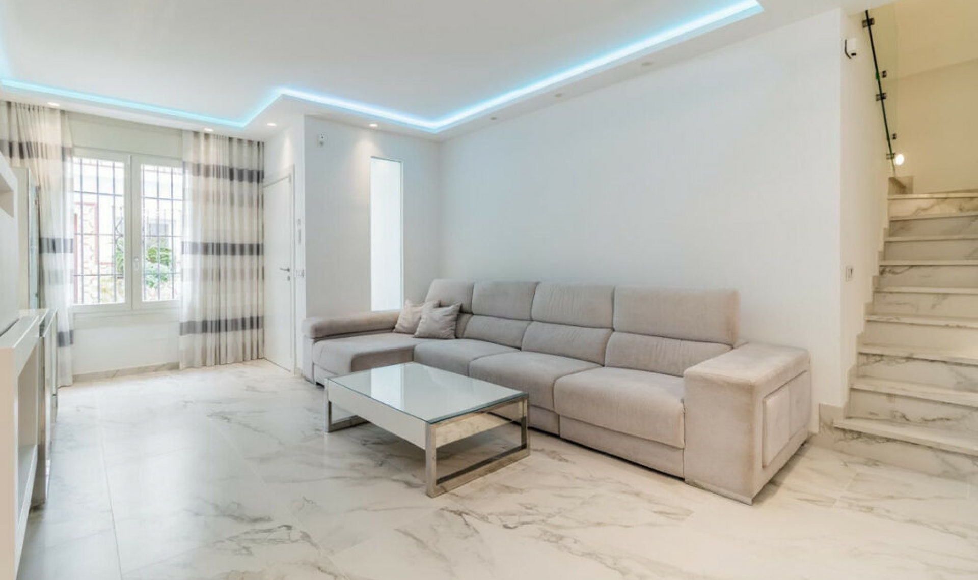 Resale - House -
Estepona