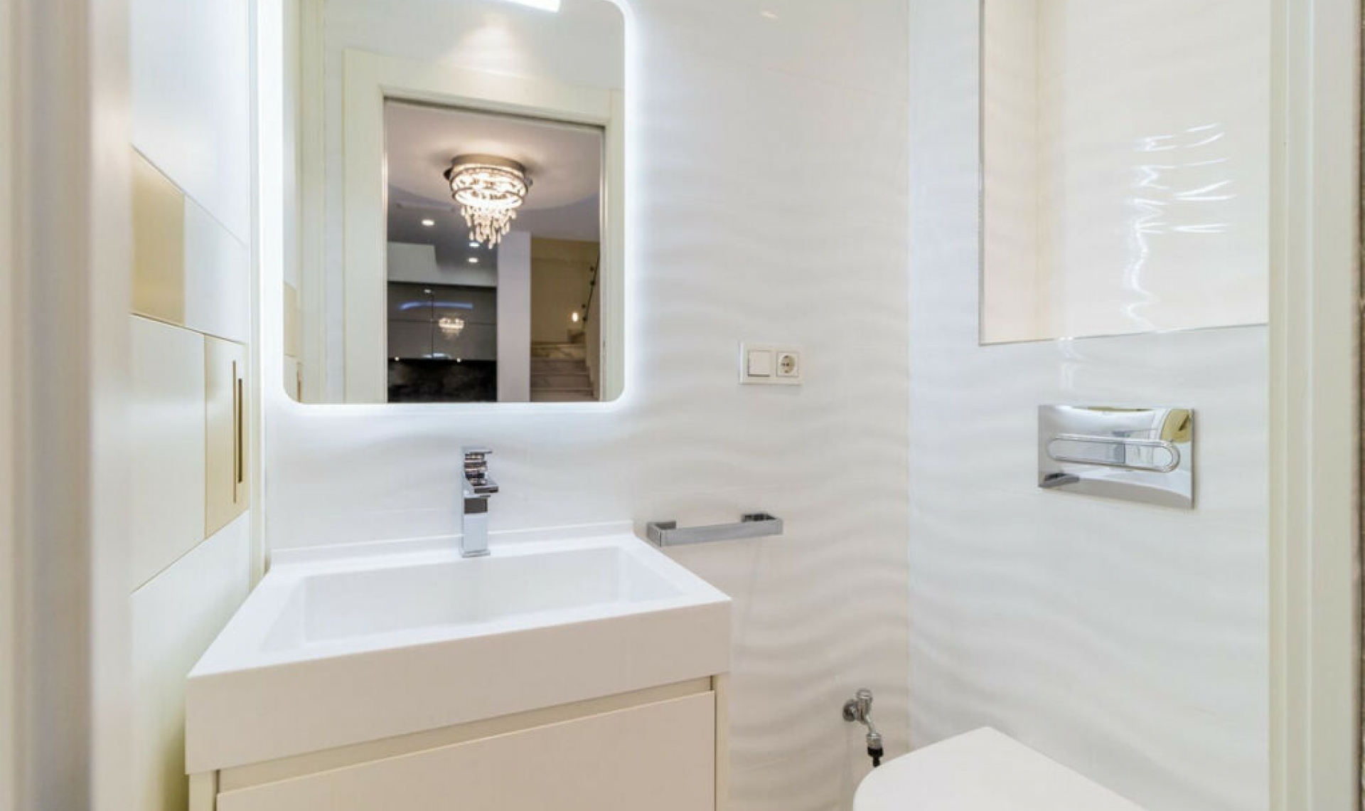 Resale - House -
Estepona