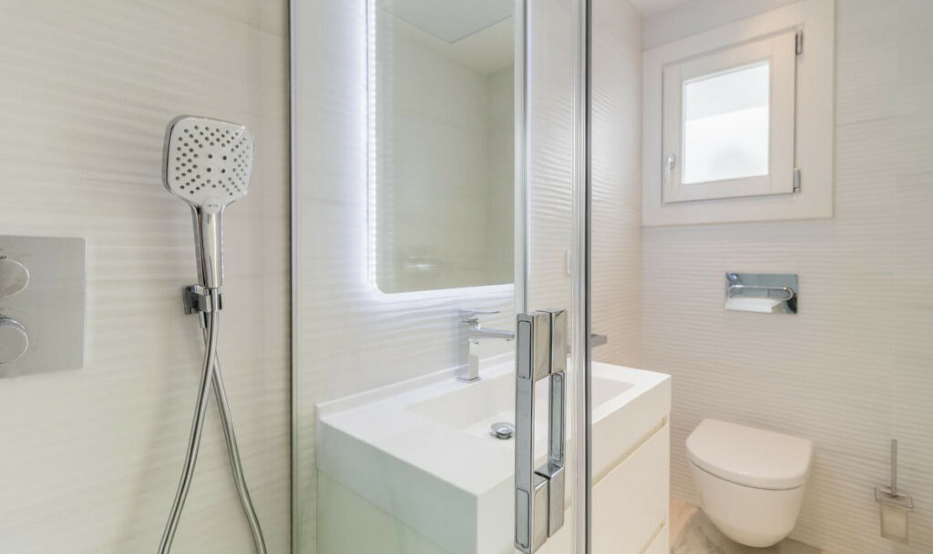 Resale - House -
Estepona