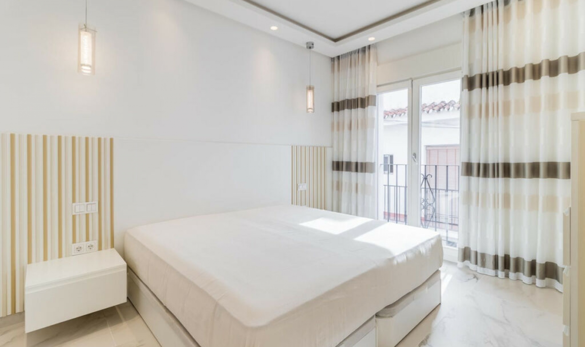Resale - House -
Estepona