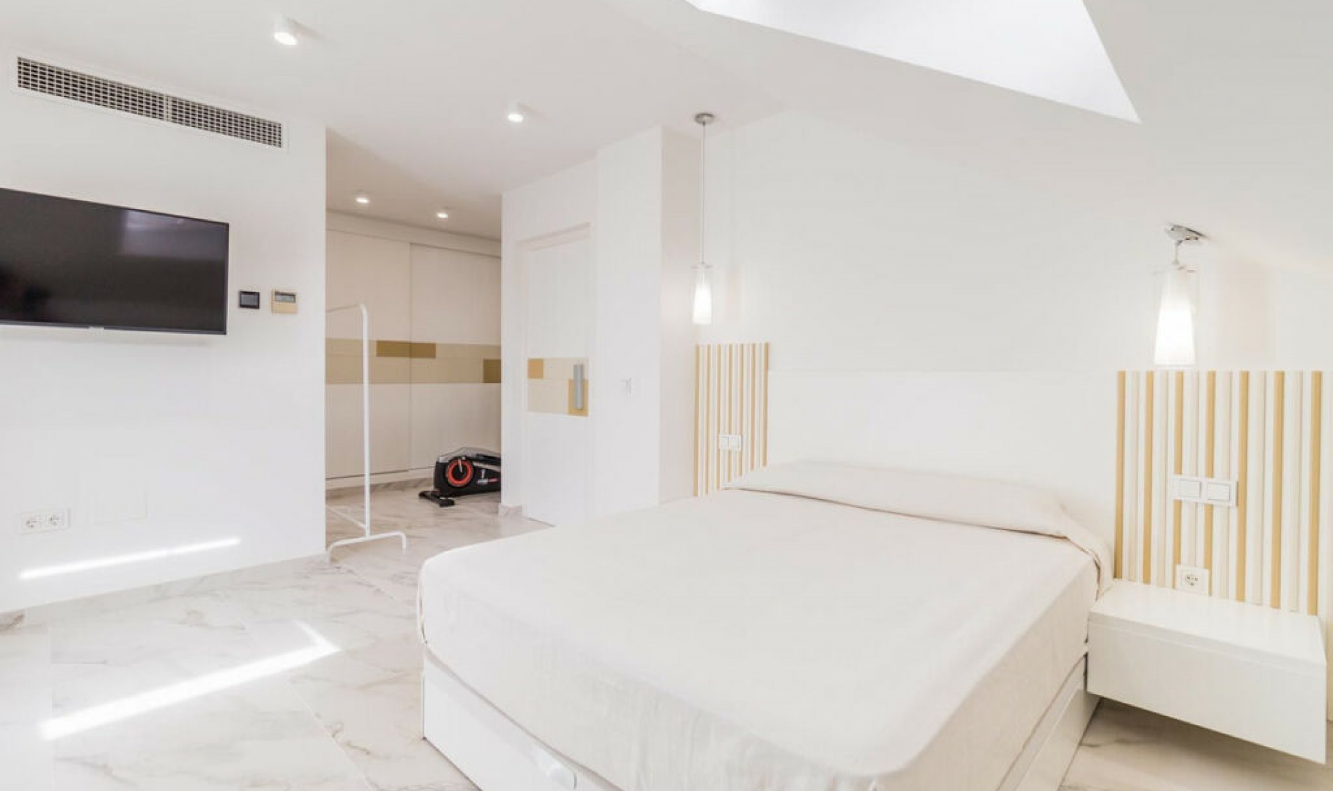 Resale - House -
Estepona