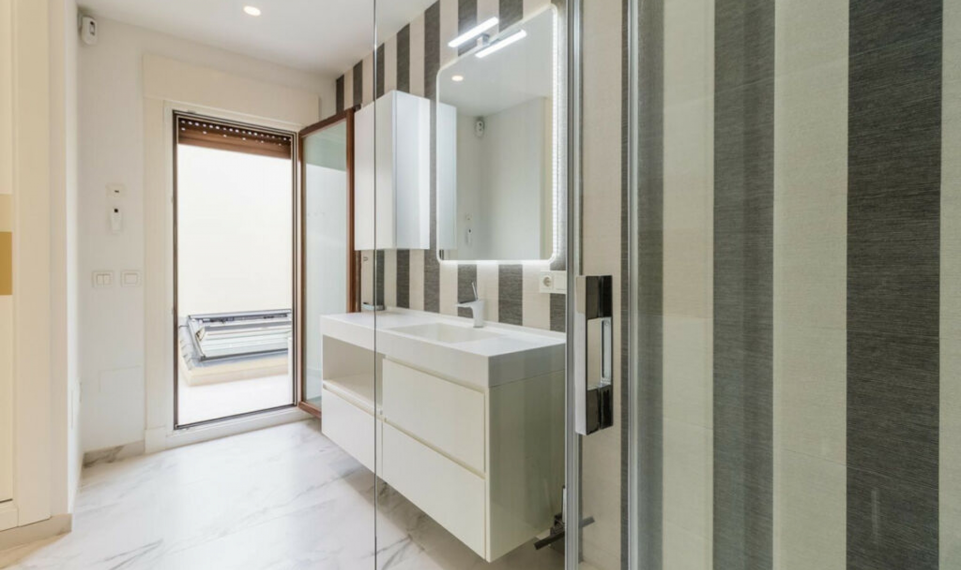 Resale - House -
Estepona