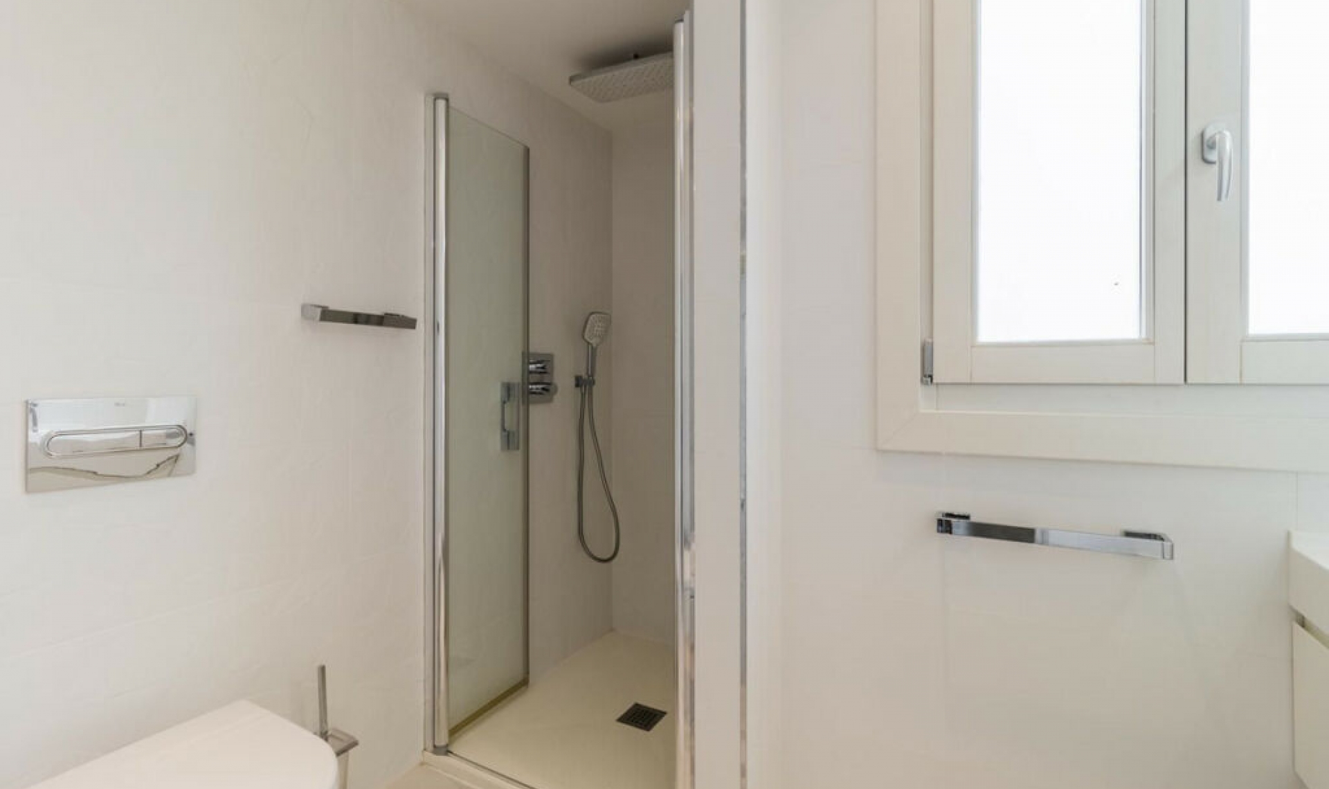 Resale - House -
Estepona