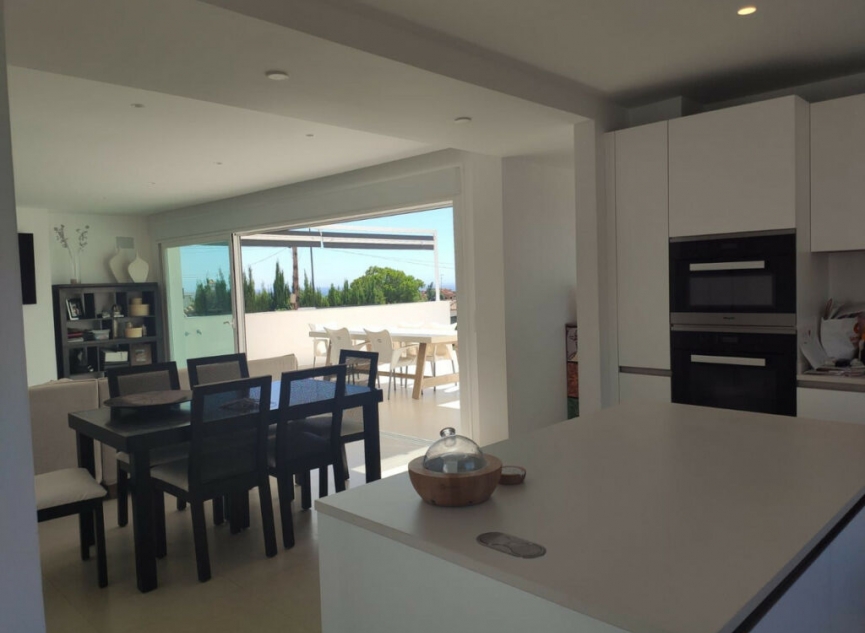 Resale - House -
Estepona