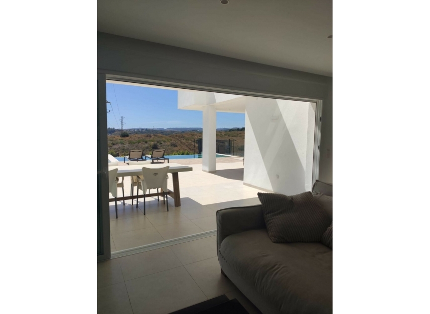 Resale - House -
Estepona